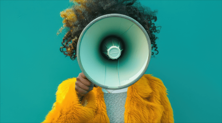 In wenigen Tagen, genau am 8. März, wird der 114. Weltfrauentag gefeiert. Im Mittelpunkt stehen nach wie vor die bestehenden Ungleichheiten zwischen den Geschlechtern. In der Wirtschaft hat jedoch längst ein Umdenken stattgefunden. Zahlreiche Studien belegen, dass eine höhere Diversität den Erfolg von Unternehmen fördert – und bei börsennotierten Gesellschaften schlägt sich dies letztlich auch in finanziellen Erfolgen nieder. Anleger können sich dieses Wissen zunutze machen.